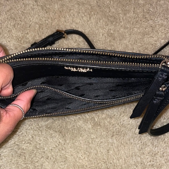 Kate Spade ♠️ Crossbody. Lightly used. - Picture 5 of 11